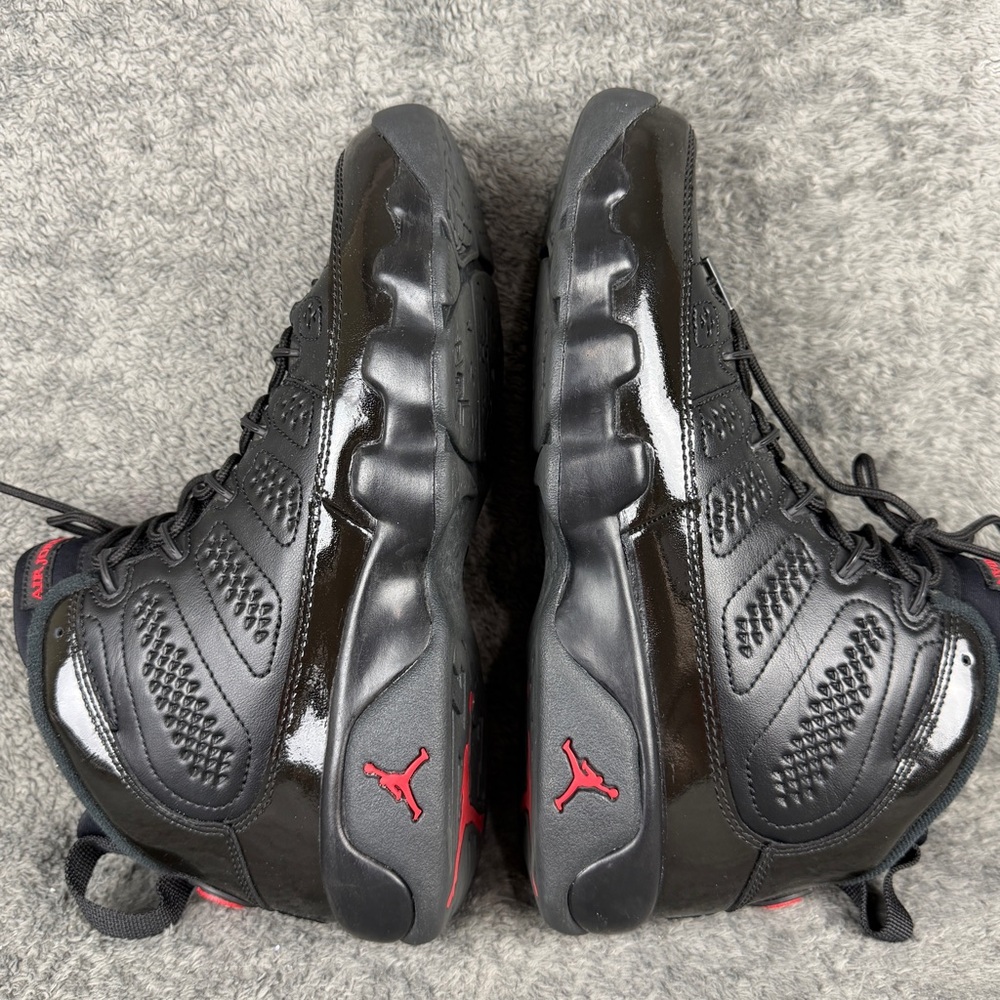 Jordan Kids Black and Red Retro Basketball Shoes - Picture 7 of 9